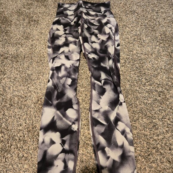 Lululemon Train Times 7/8 Pants Blush Blossom Alpine White Black 4 - Picture 3 of 6
